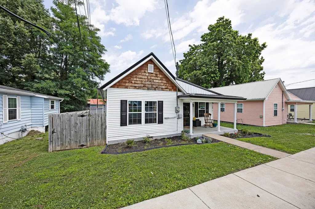 323 E Office Street Harrodsburg KY 40330