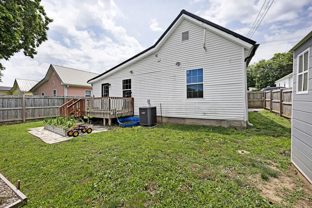 323 E Office Street Harrodsburg KY 40330