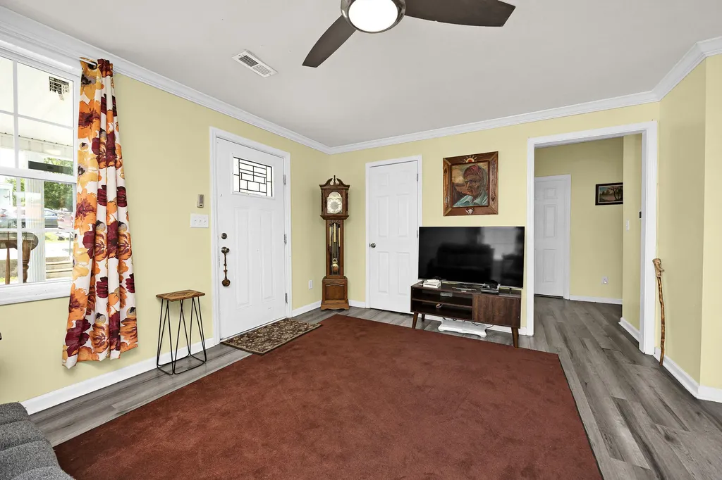 323 E Office Street Harrodsburg KY 40330