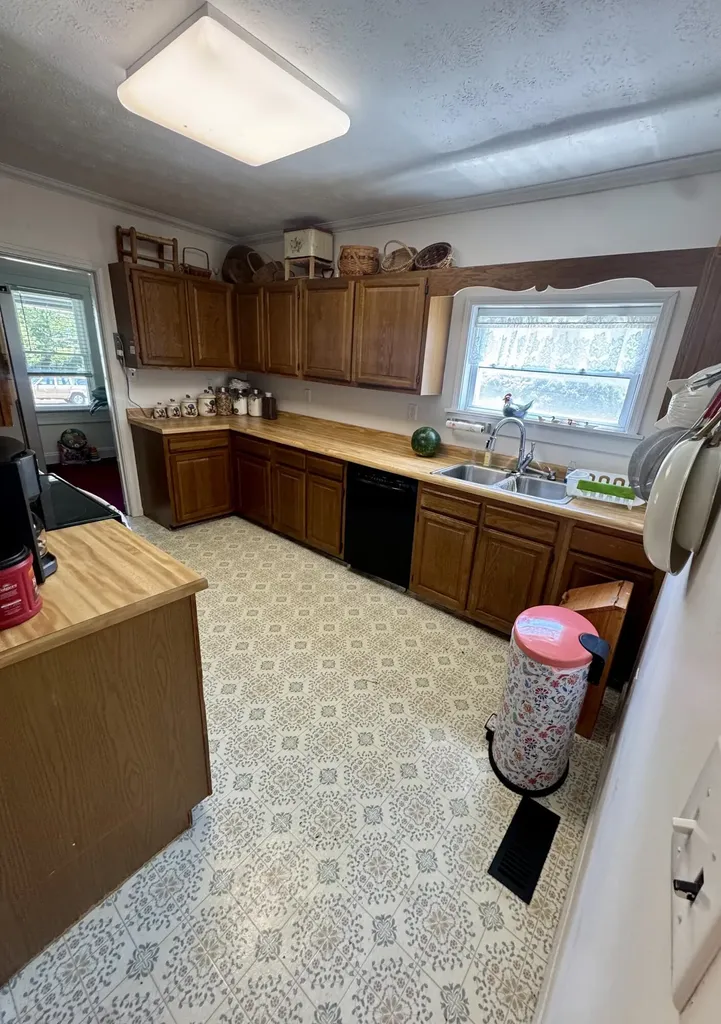 522 W Virginia Pineville KY 40977