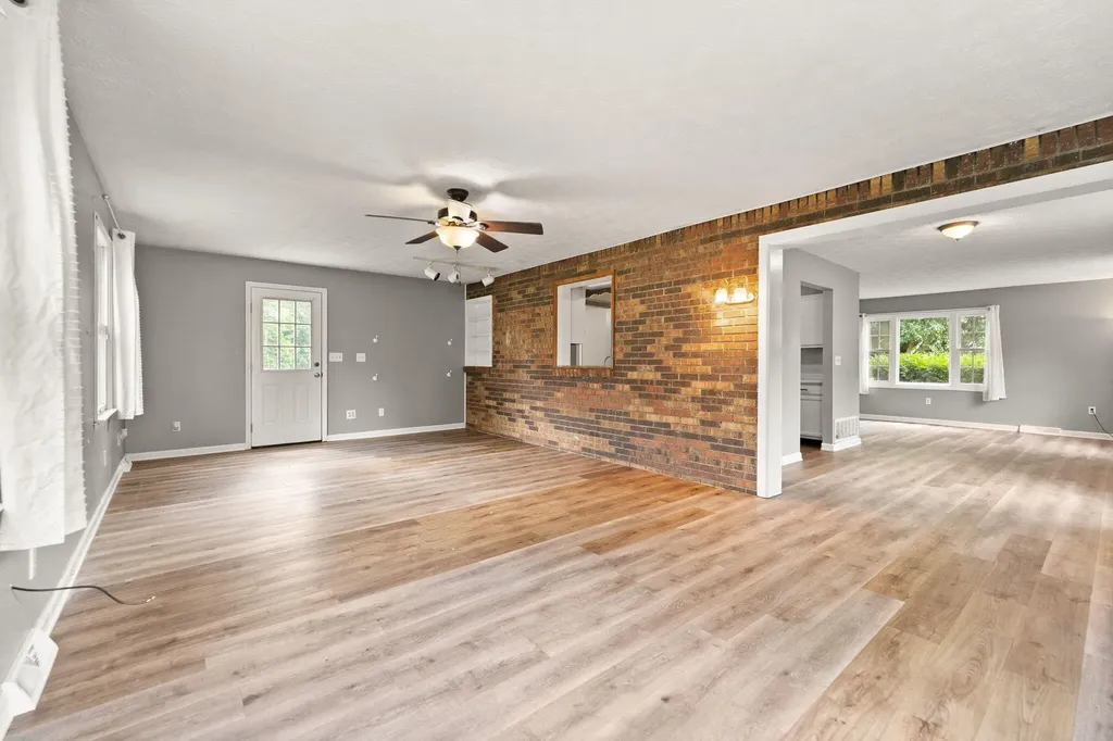 697 Oaklawn Circle Corbin KY 40701