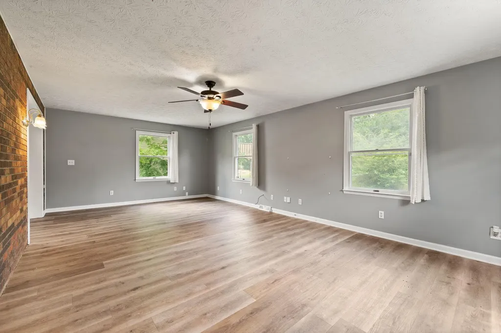 697 Oaklawn Circle Corbin KY 40701