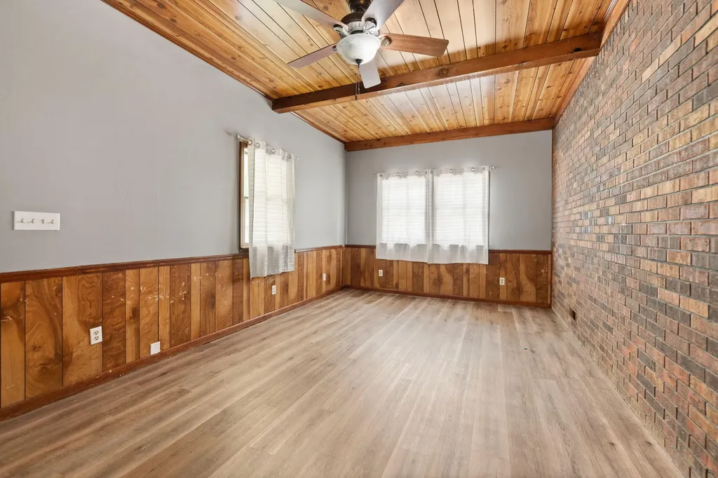 697 Oaklawn Circle Corbin KY 40701
