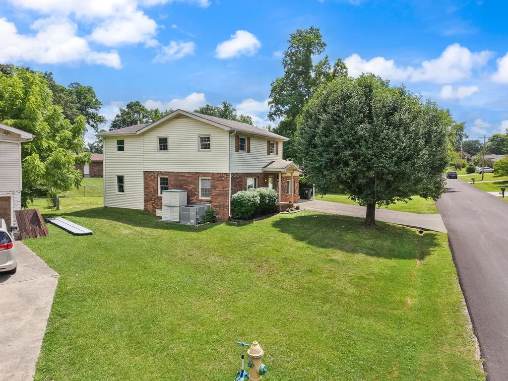697 Oaklawn Circle Corbin KY 40701
