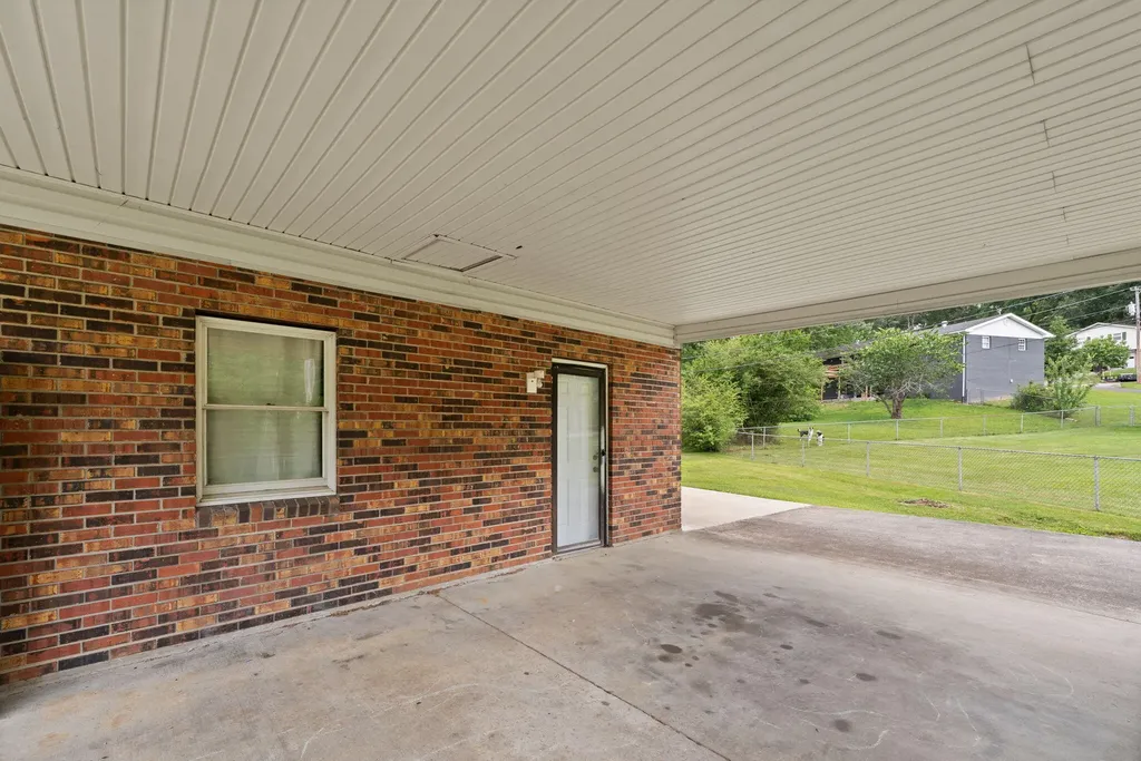 697 Oaklawn Circle Corbin KY 40701