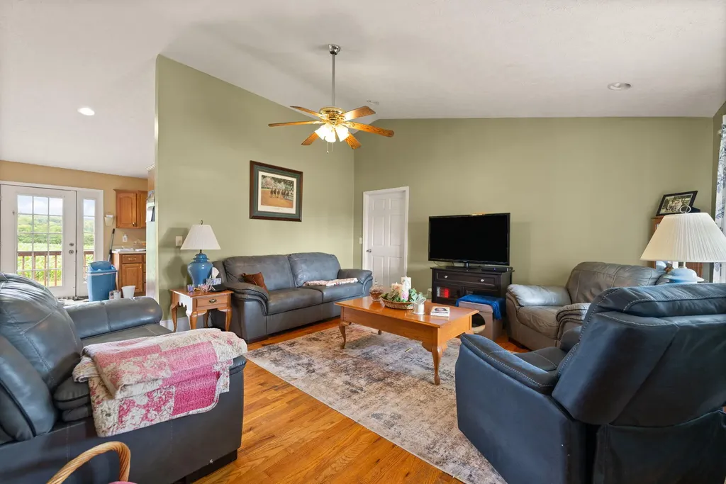 248 Harts Place Drive Somerset KY 42501