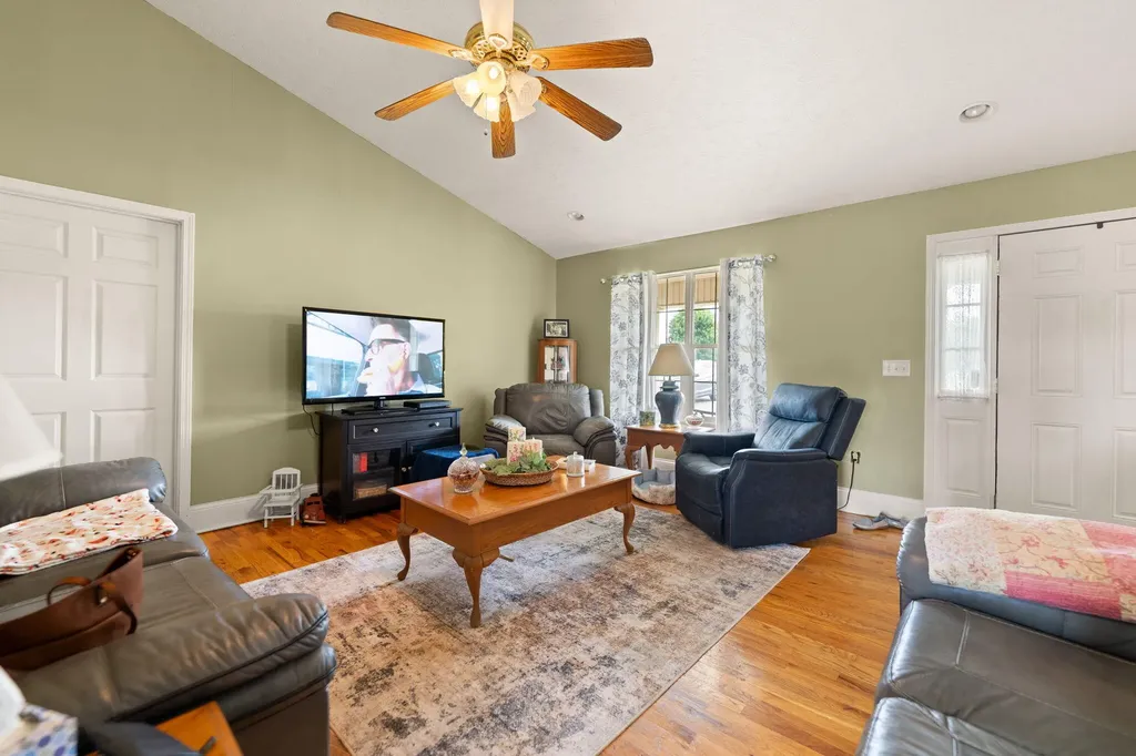 248 Harts Place Drive Somerset KY 42501