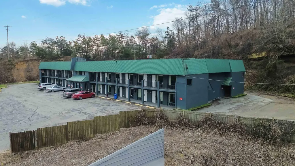 1798 S Wilderness Road Mt Vernon KY 40456