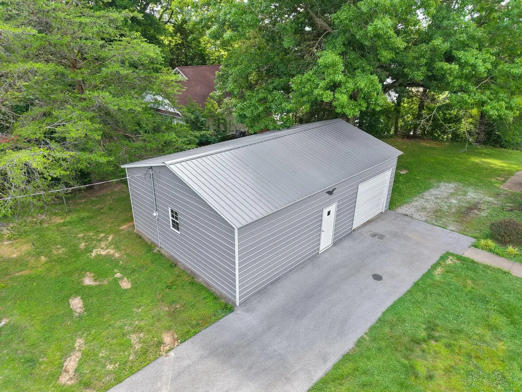 175 S Riverwood Bronston KY 42518