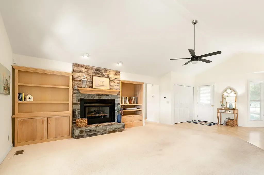 175 S Riverwood Bronston KY 42518