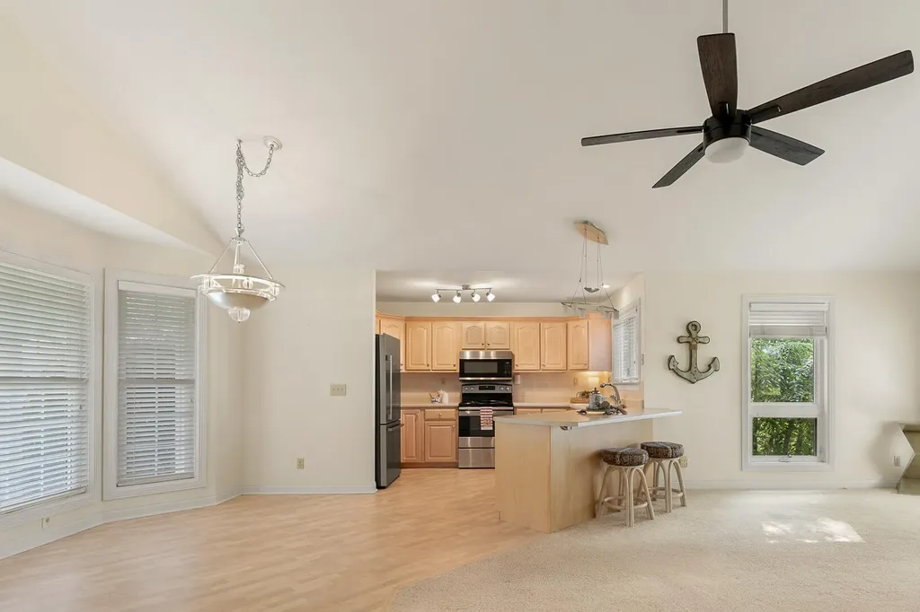 175 S Riverwood Bronston KY 42518
