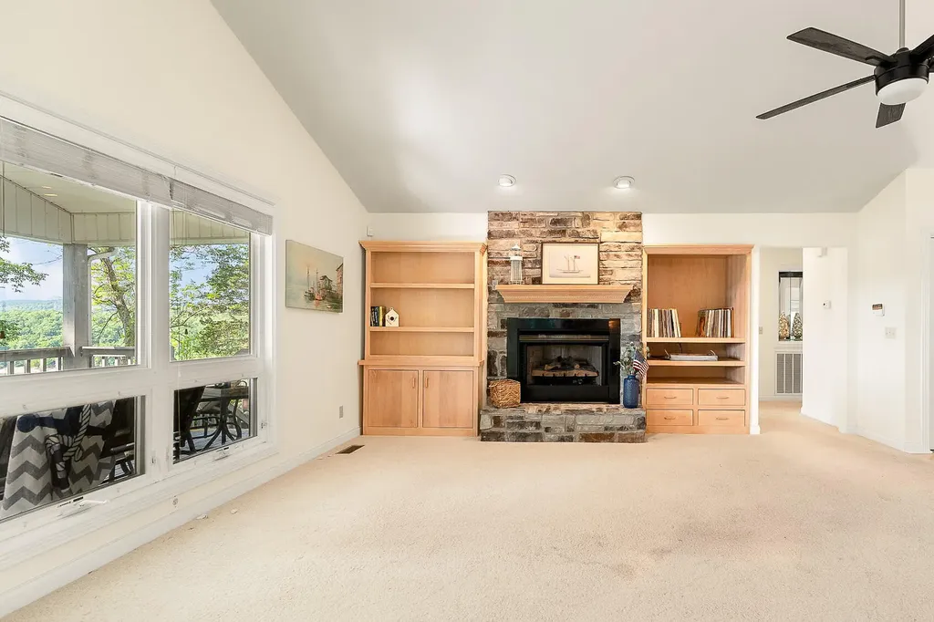 175 S Riverwood Bronston KY 42518