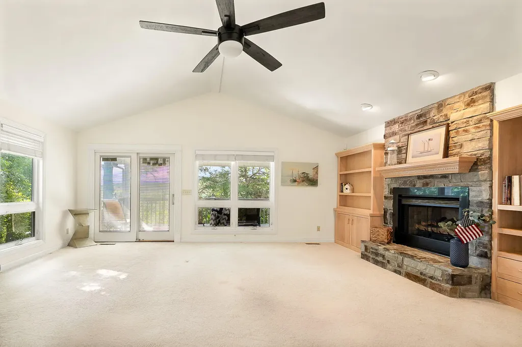 175 S Riverwood Bronston KY 42518