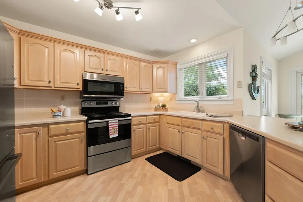 175 S Riverwood Bronston KY 42518