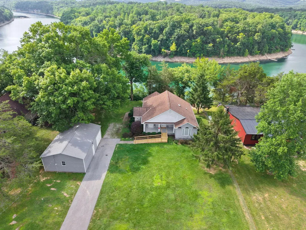 175 S Riverwood Bronston KY 42518