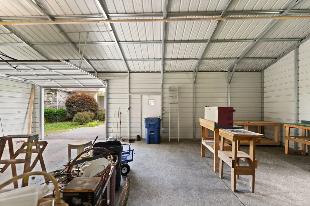 175 S Riverwood Burnside KY 41519