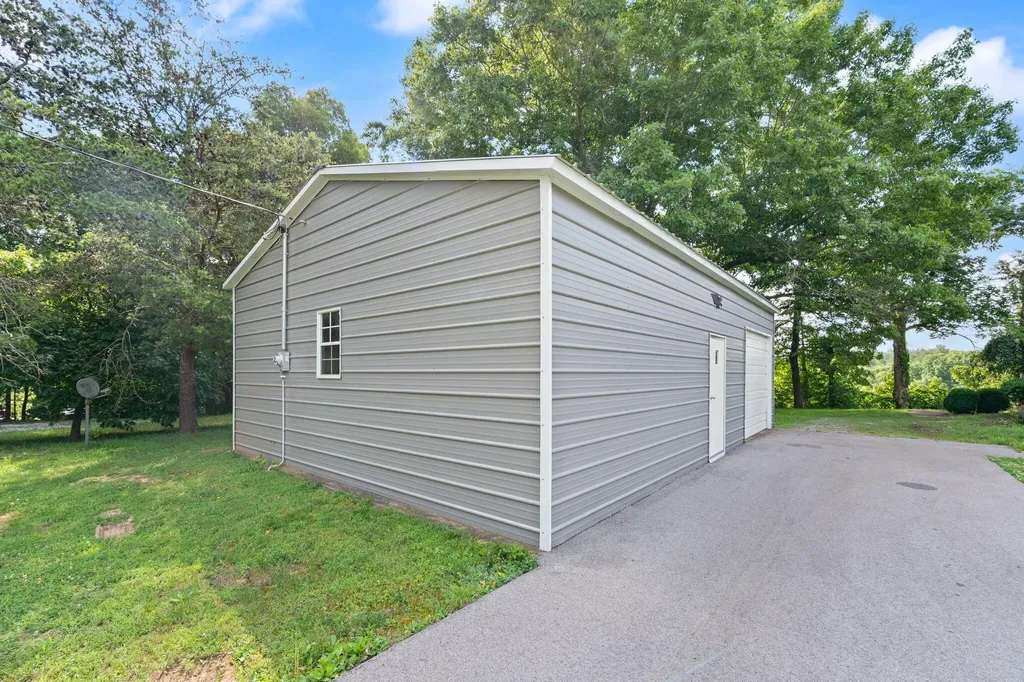 175 S Riverwood Burnside KY 41519