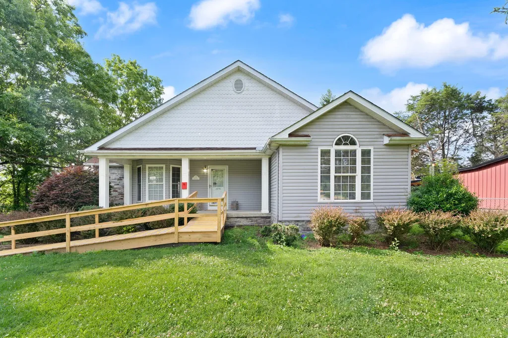 175 S Riverwood Burnside KY 41519