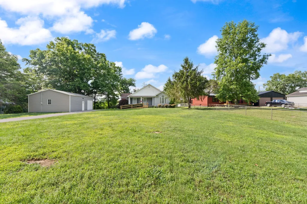 175 S Riverwood Bronston KY 42518