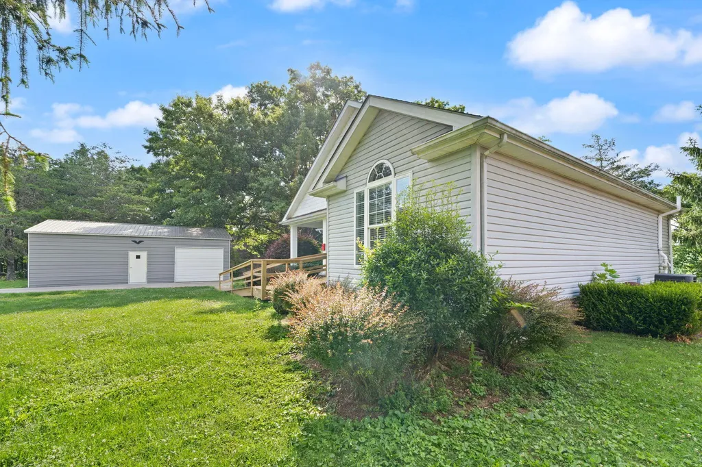 175 S Riverwood Burnside KY 41519