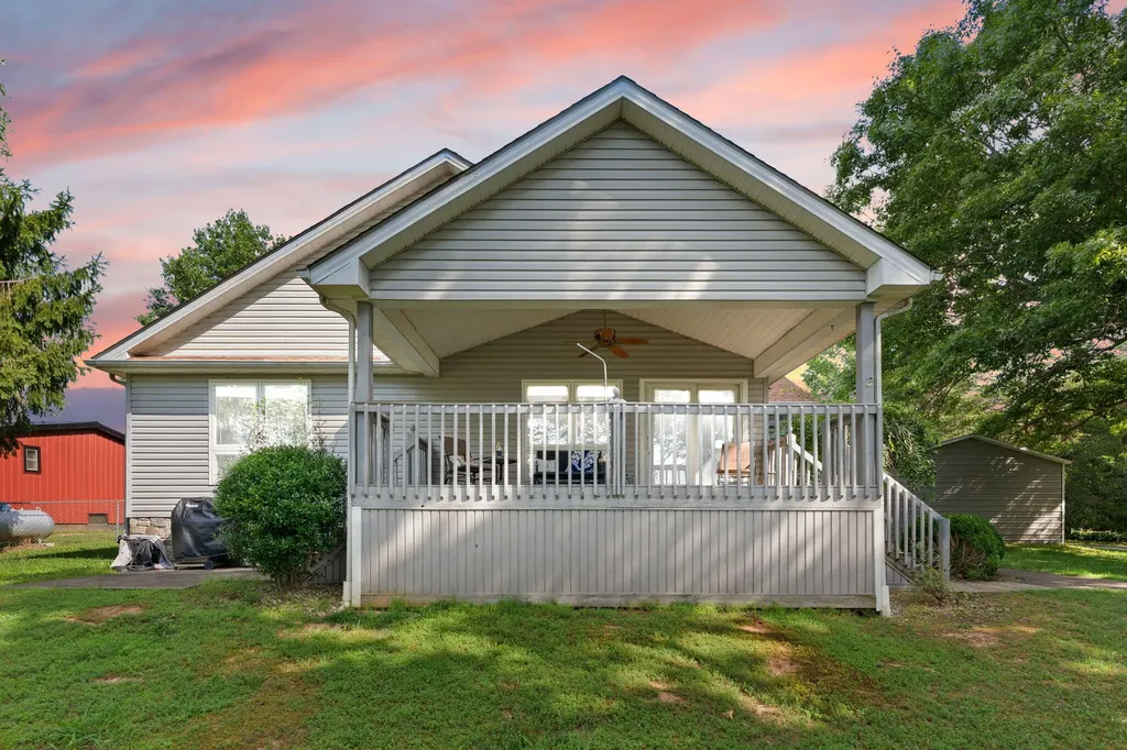 175 S Riverwood Burnside KY 41519