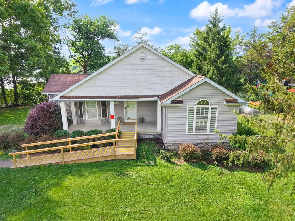 175 S Riverwood Bronston KY 42518