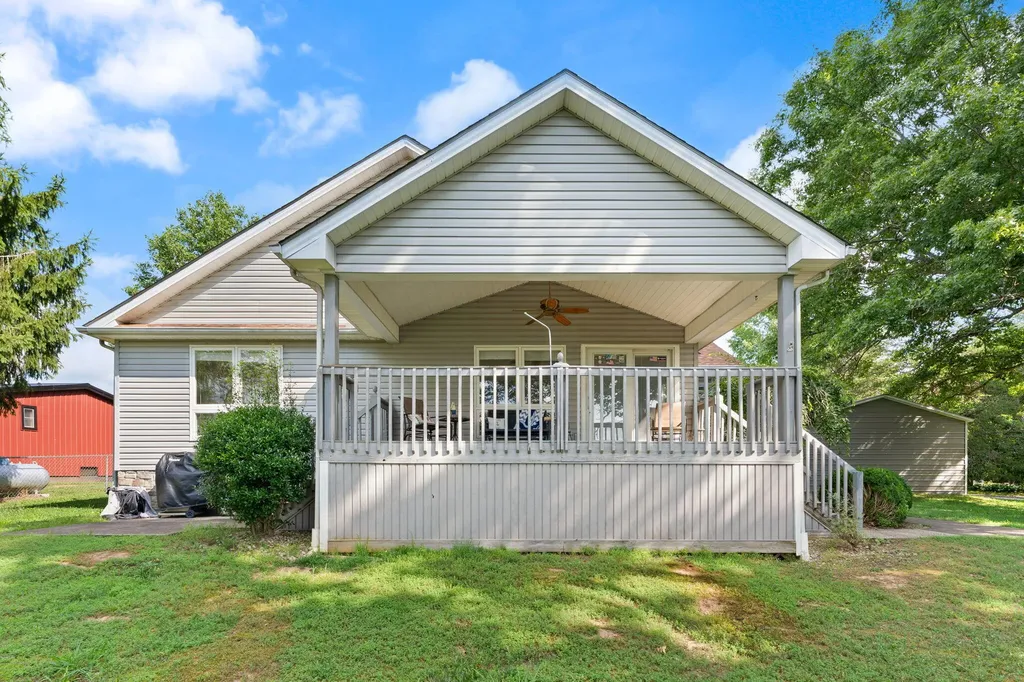 175 S Riverwood Bronston KY 42518