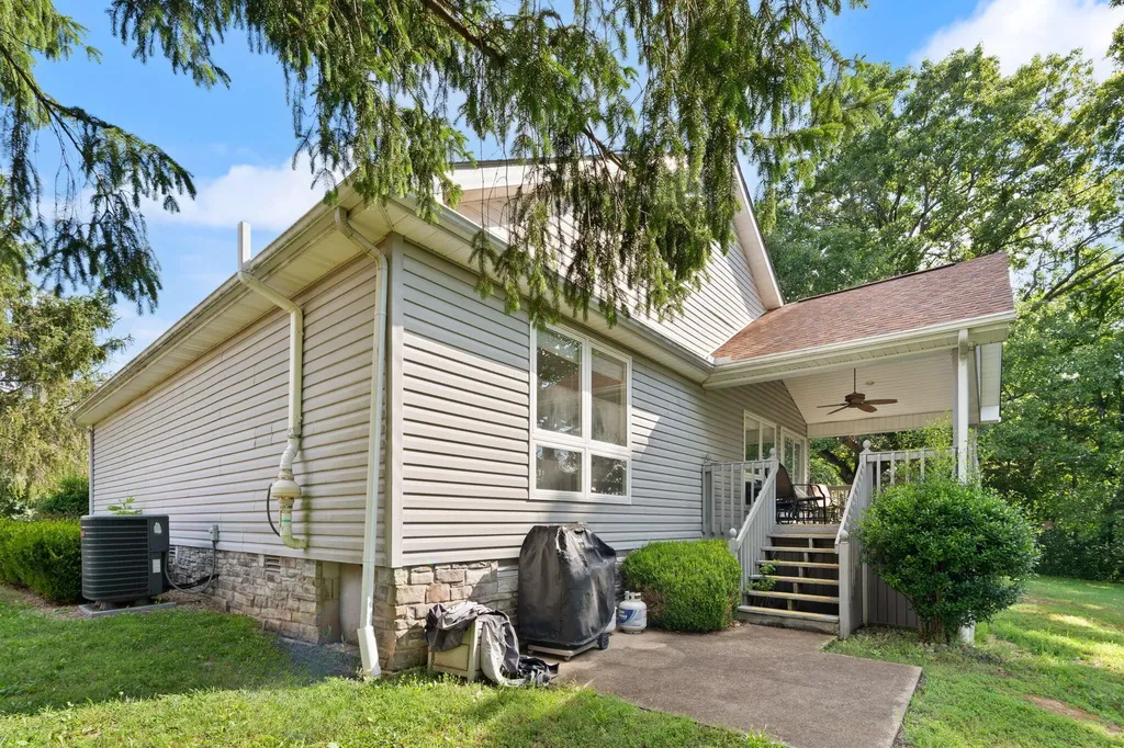 175 S Riverwood Bronston KY 42518