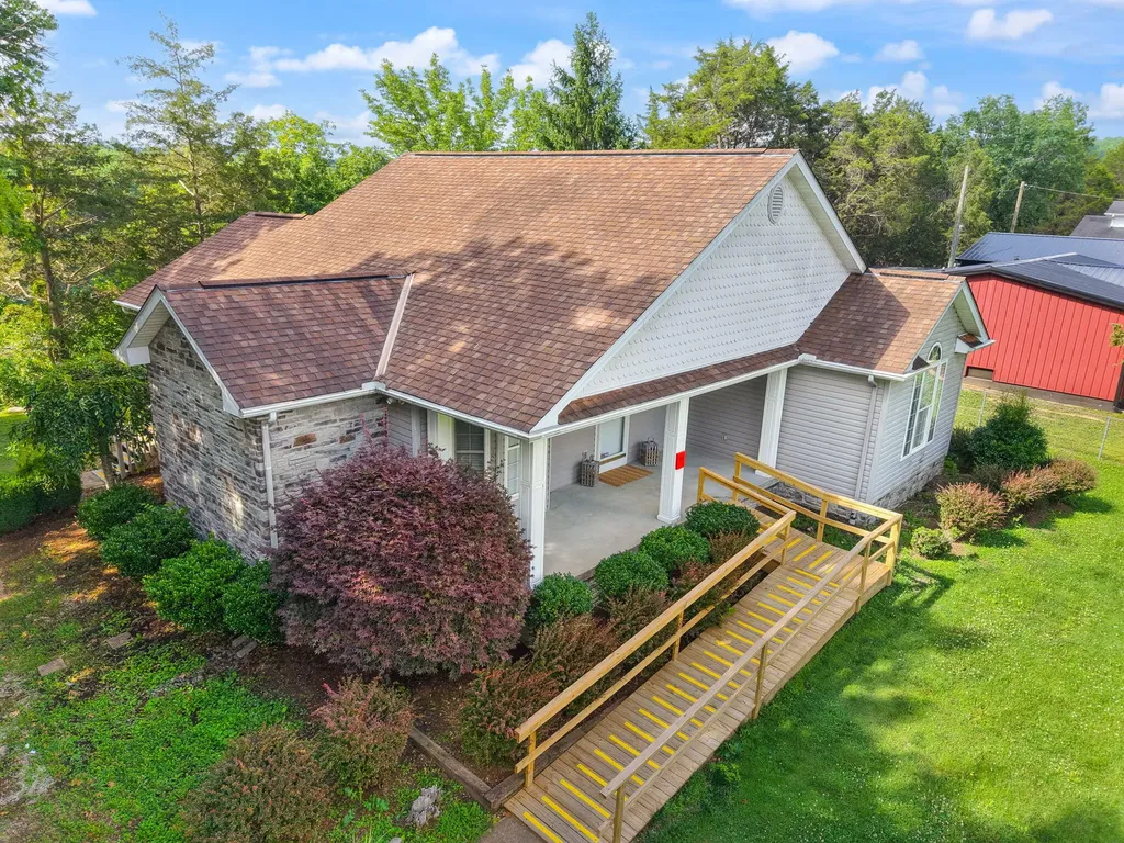 175 S Riverwood Bronston KY 42518