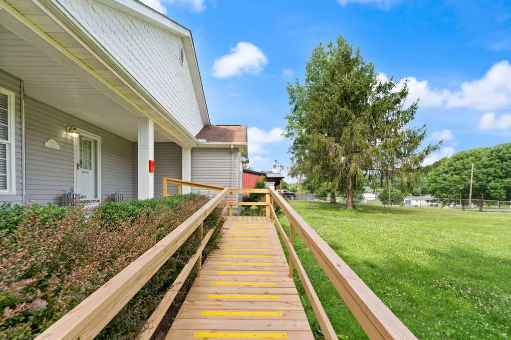 175 S Riverwood Burnside KY 41519
