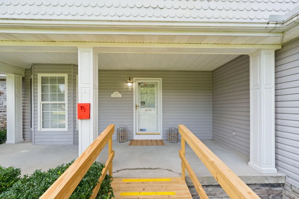 175 S Riverwood Burnside KY 41519