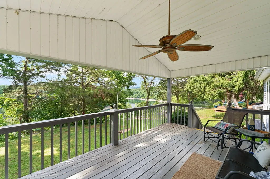 175 S Riverwood Bronston KY 42518