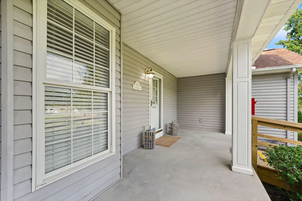 175 S Riverwood Burnside KY 41519
