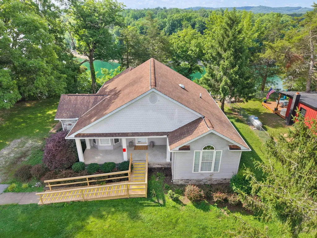 175 S Riverwood Burnside KY 41519