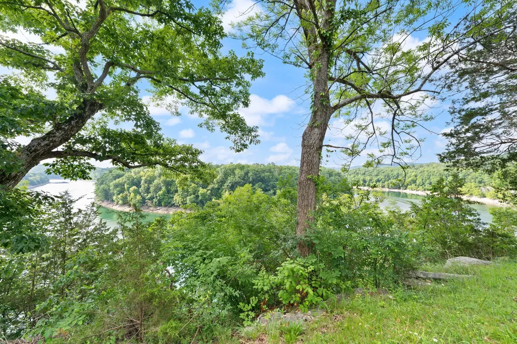 175 S Riverwood Bronston KY 42518