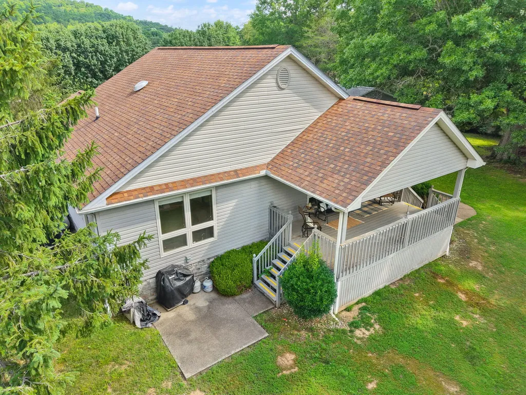 175 S Riverwood Burnside KY 41519