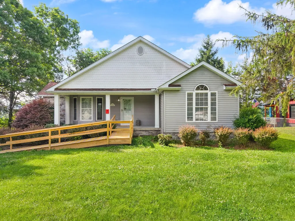 175 S Riverwood Bronston KY 42518