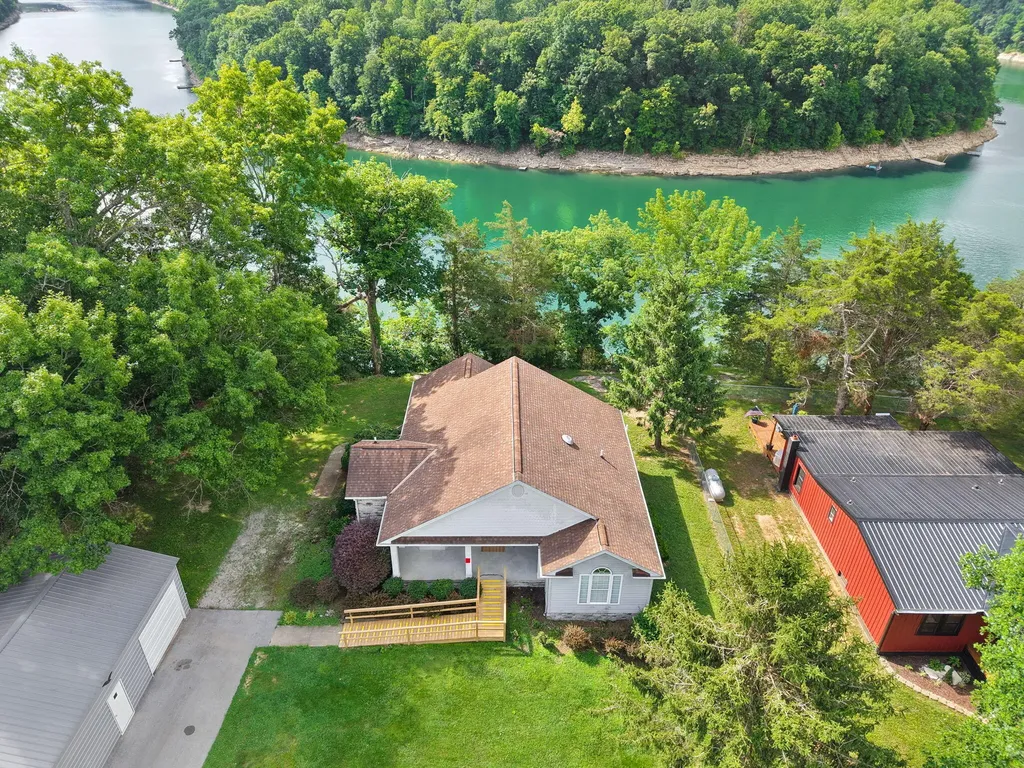 175 S Riverwood Burnside KY 41519