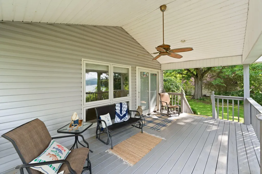 175 S Riverwood Bronston KY 42518