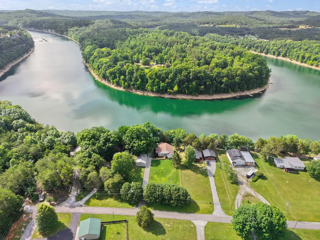 175 S Riverwood Burnside KY 41519
