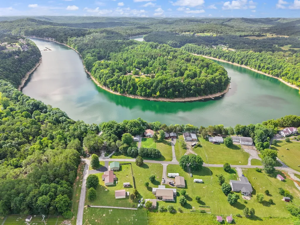 175 S Riverwood Burnside KY 41519