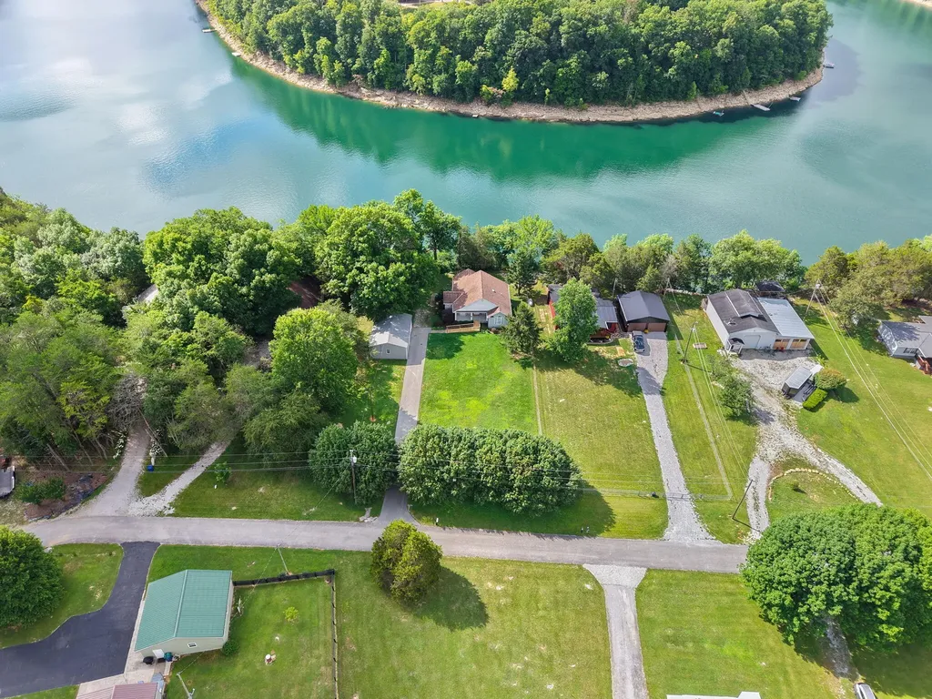 175 S Riverwood Burnside KY 41519