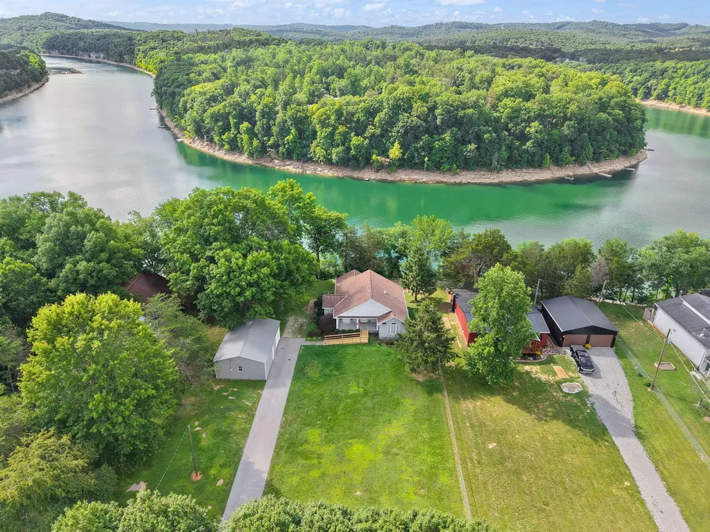 175 S Riverwood Bronston KY 42518