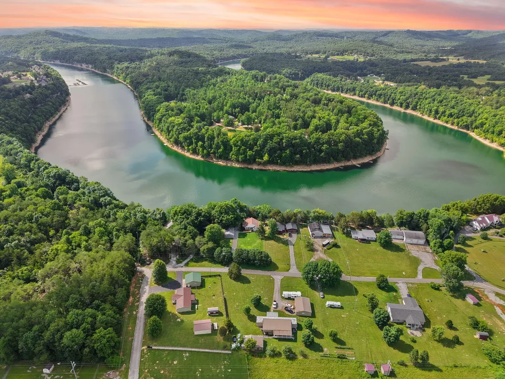175 S Riverwood Bronston KY 42518