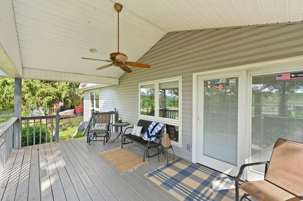 175 S Riverwood Bronston KY 42518