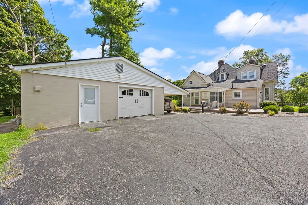 209 Lexington Road Lancaster KY 40444