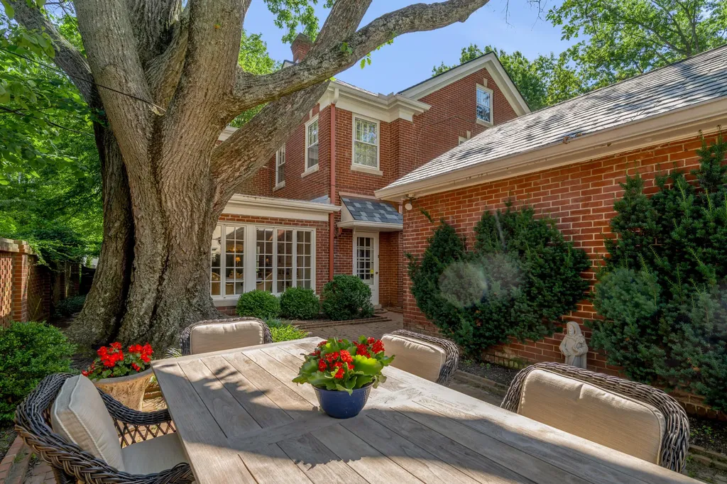 245 Holiday Road Lexington KY 40502