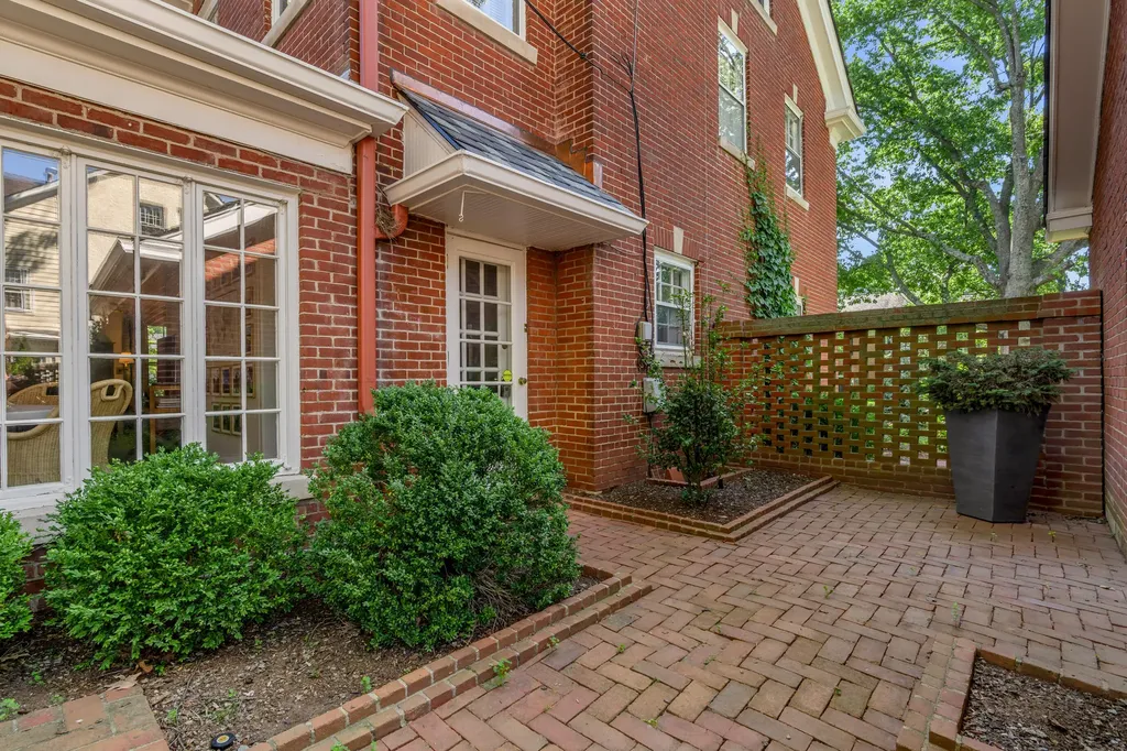 245 Holiday Road Lexington KY 40502