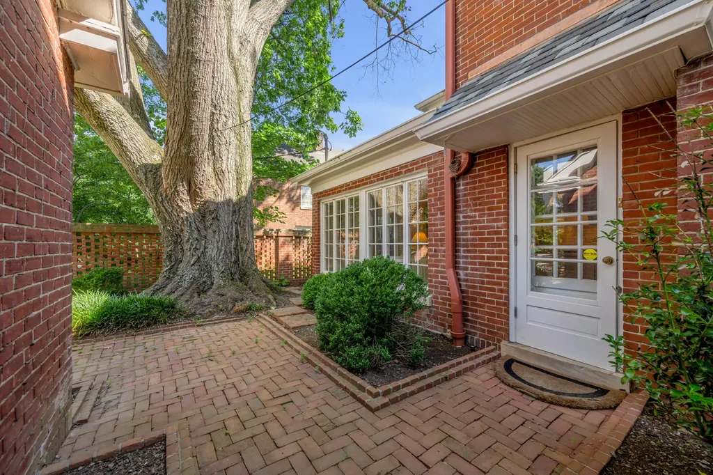 245 Holiday Road Lexington KY 40502