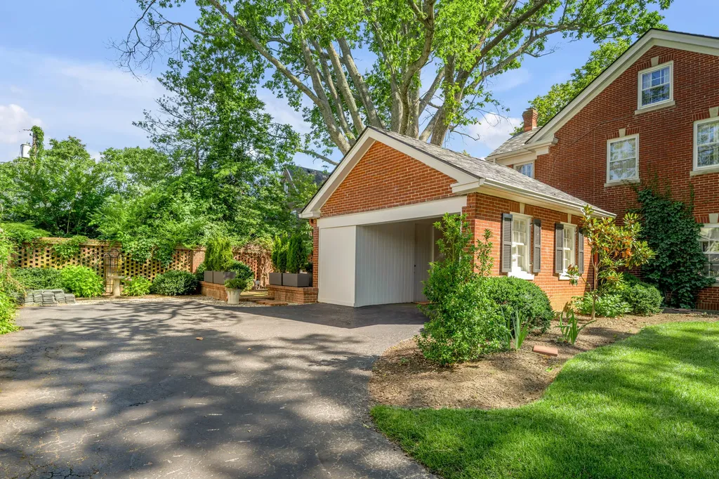 245 Holiday Road Lexington KY 40502